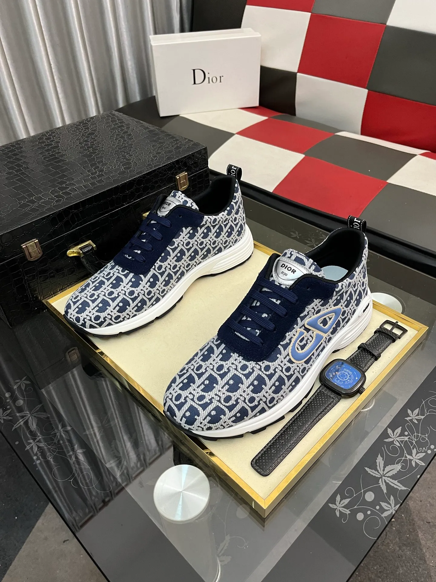 Men's Men's Shoes 💰440⌚️⌚️[Dior] Dior's new casual men's shoes are launched in Hong Kong counters. Official website 1:1 production. Original Italian materials. Designed by European and American masters. Perfect shape to create counter quality. Solid color rubber wear-resistant outsole and classic dazzling head! Super versatile and very comfortable. High-end without losing taste, fashionable and novel! ! Absolute focus! Code number: 38-445️⃣Colors available